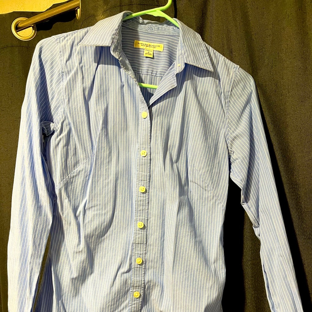 Banana republic button down shirt size 4